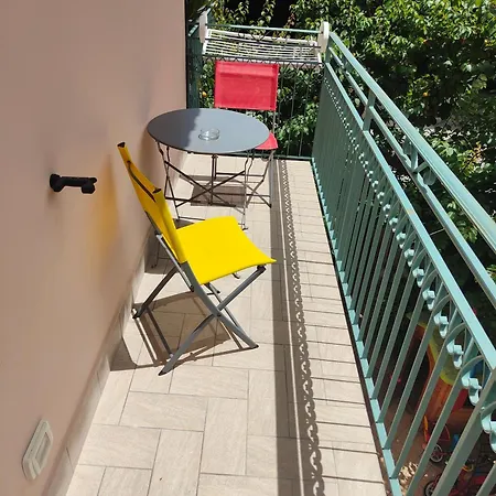 Camelia Oda ve Kahvaltı Vico Equense